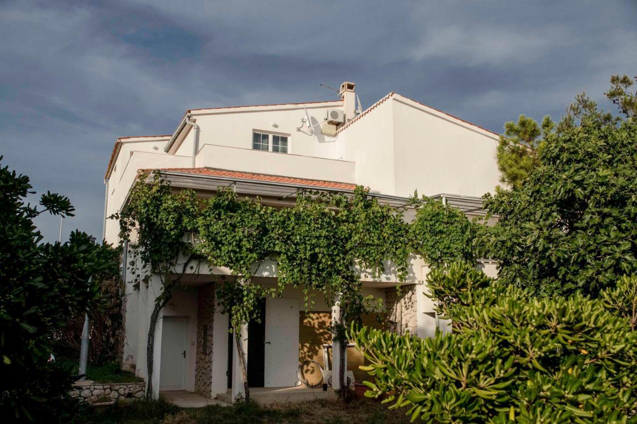 Guesthouse Sime Kolan Exterior photo