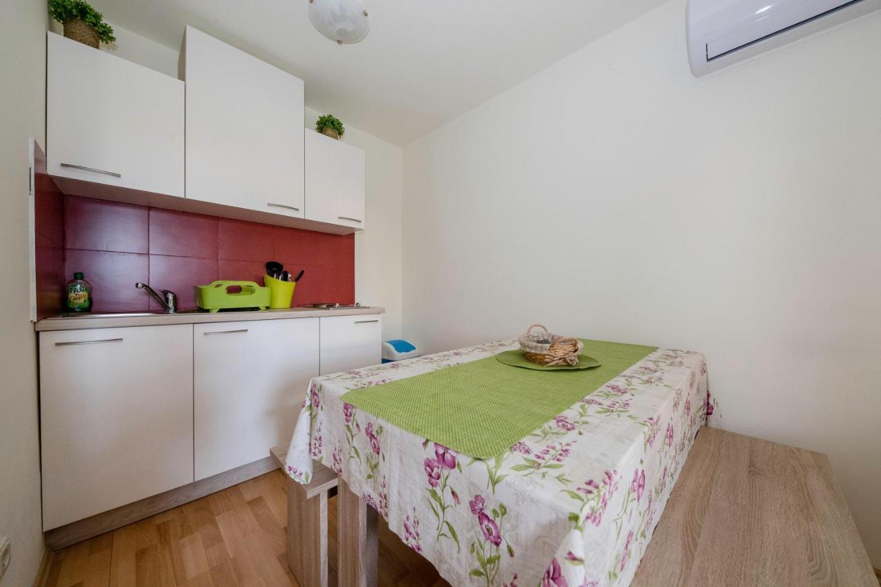 Guesthouse Sime Kolan Exterior photo