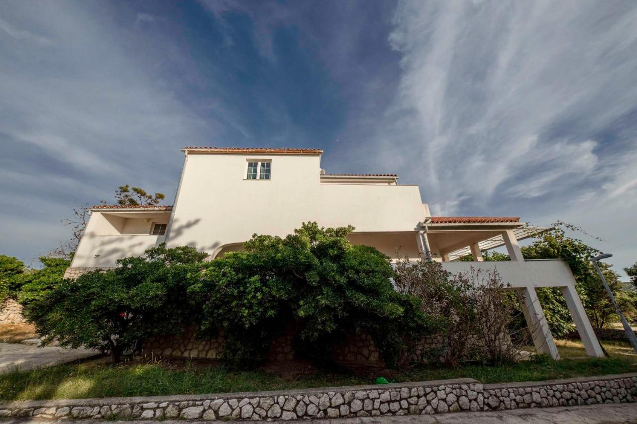 Guesthouse Sime Kolan Exterior photo
