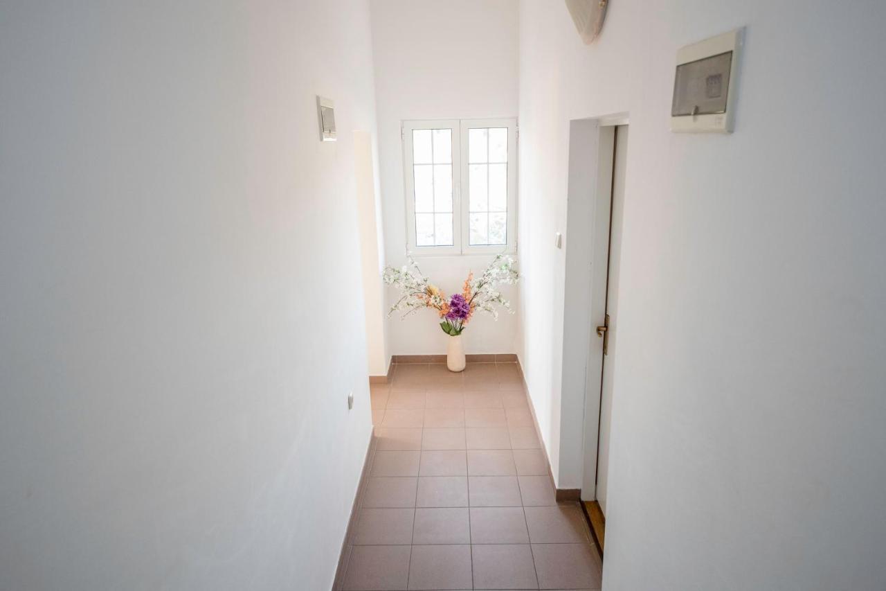Guesthouse Sime Kolan Exterior photo