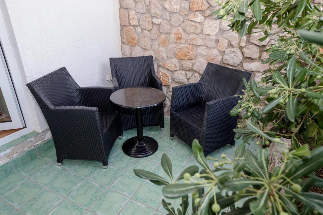 Guesthouse Sime Kolan Exterior photo